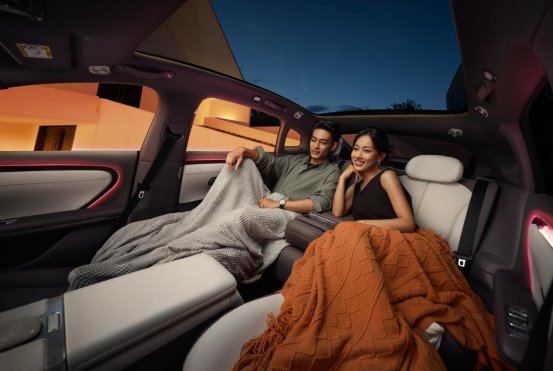 长安启源a06作为基于sda智能汽车超级数智化平台开发的纯电家轿,共推出630激光ultra 、630激光ultra、630舒享ultra、630max、510max和510pro共6款配置车型 11.99万-15.99万元 长安启源a06正式上市