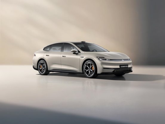 长安启源a06作为基于sda智能汽车超级数智化平台开发的纯电家轿,共推出630激光ultra 、630激光ultra、630舒享ultra、630max、510max和510pro共6款配置车型 11.99万-15.99万元 长安启源a06正式上市